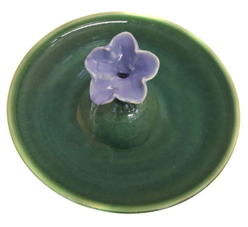 A gorgeous cat fountain in a Petunia design with a Lavender Blue blossom and a Deep Spruce fountain bowl. Water fills the blossom and streams into the bowl. Excellent for long hair cats. * 3.25 inches high by 12" in diameter at the widest * 8 cup capacity * 100% food-safe & tested ceramics * Pleasant water sounds or quiet, as you choose * Very easy to clean * Can be adapted for use in EU outlets. European pumps can be purchased via the following link: https://www.etsy.com/listing/384659996/installation-of-european-2202140v-pump?ga_search_query=EU&ref=shop_items_search_18 This fountain does not take any of the Cat Taps , the Serenity flow or the copper Waterleaf. What is included: