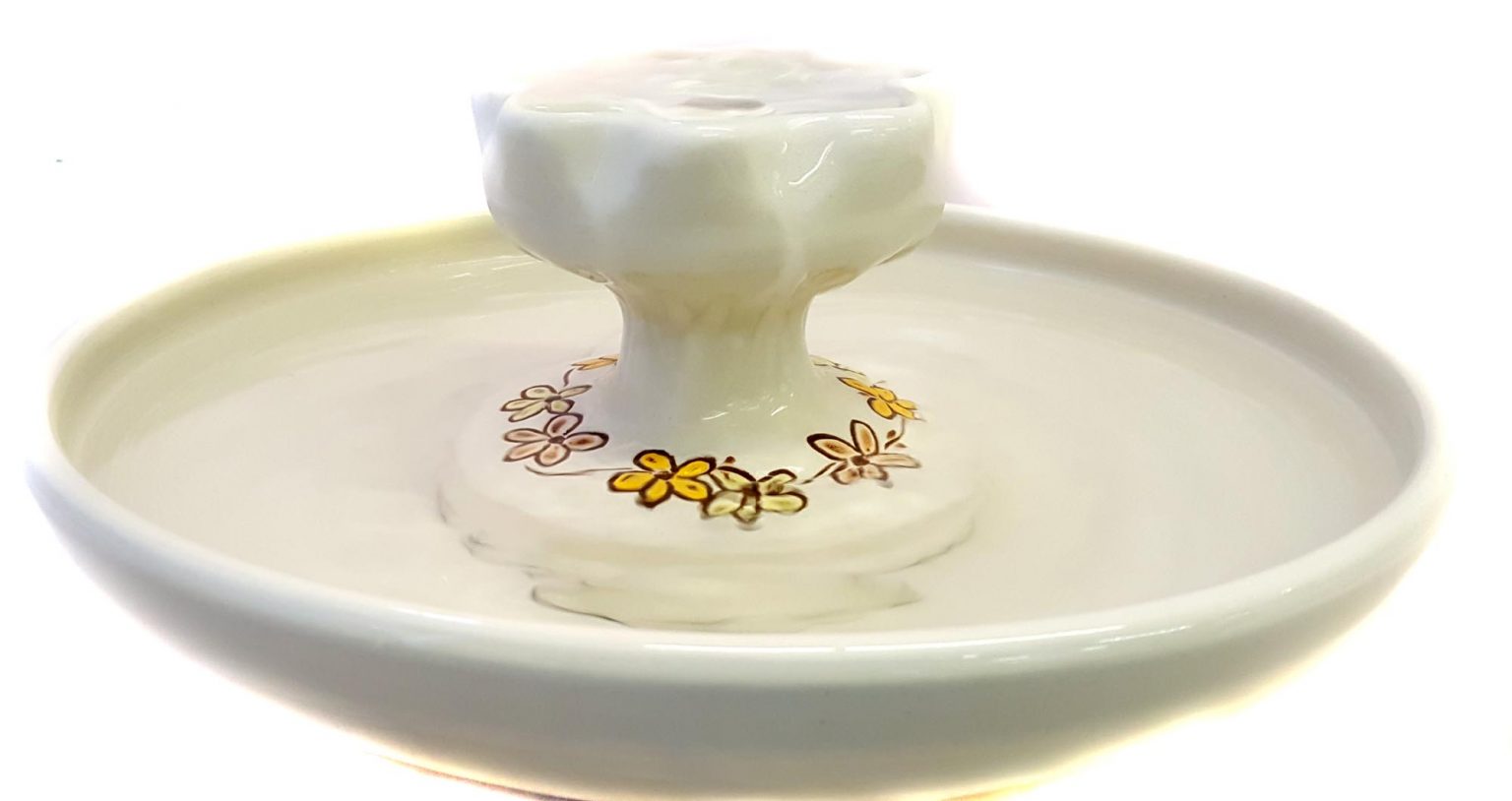 Cat water fountain in a Cream with glaze-painted daisies.