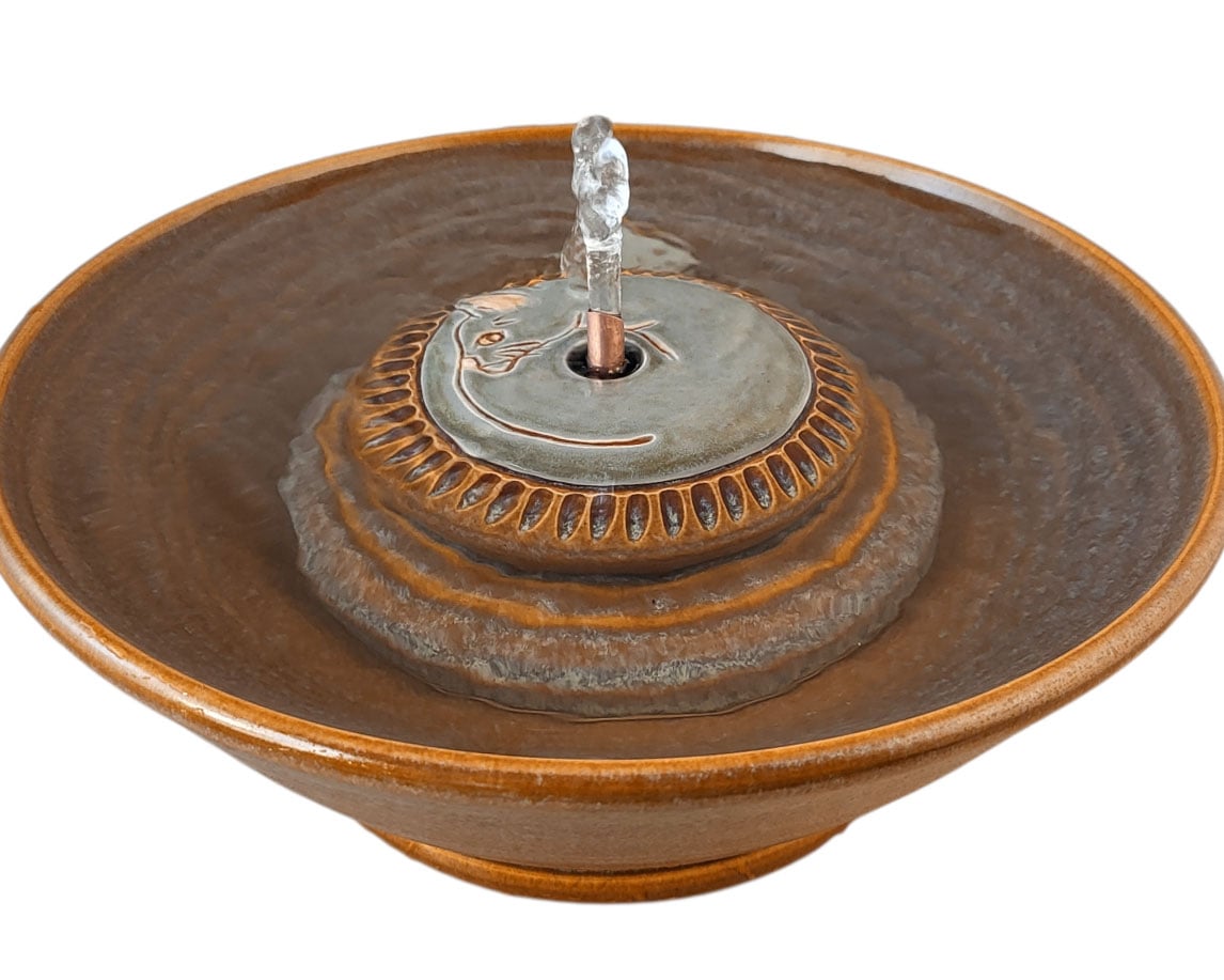 Cat On a Pillow Original Style  Cat Drinking Fountain (10 Cup)