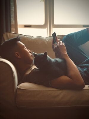 erica marsland huynh Rvf2UJ3JO5U unsplash How Cats Choose Their Favorite Person